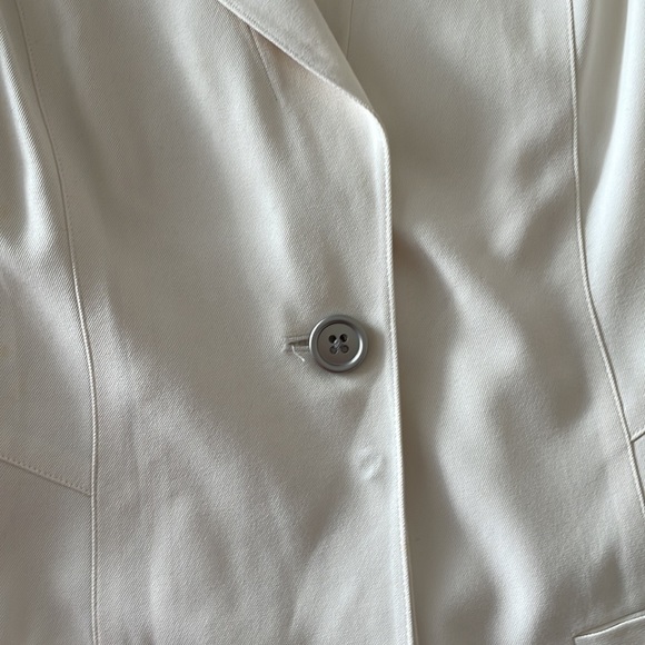 Blazer - Picture 2 of 4